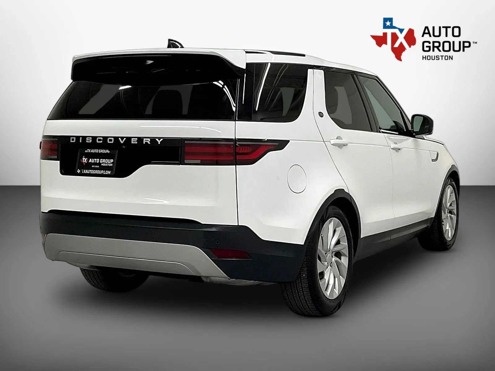 Used 2025 Land Rover Discovery S AWD/4WD image 6