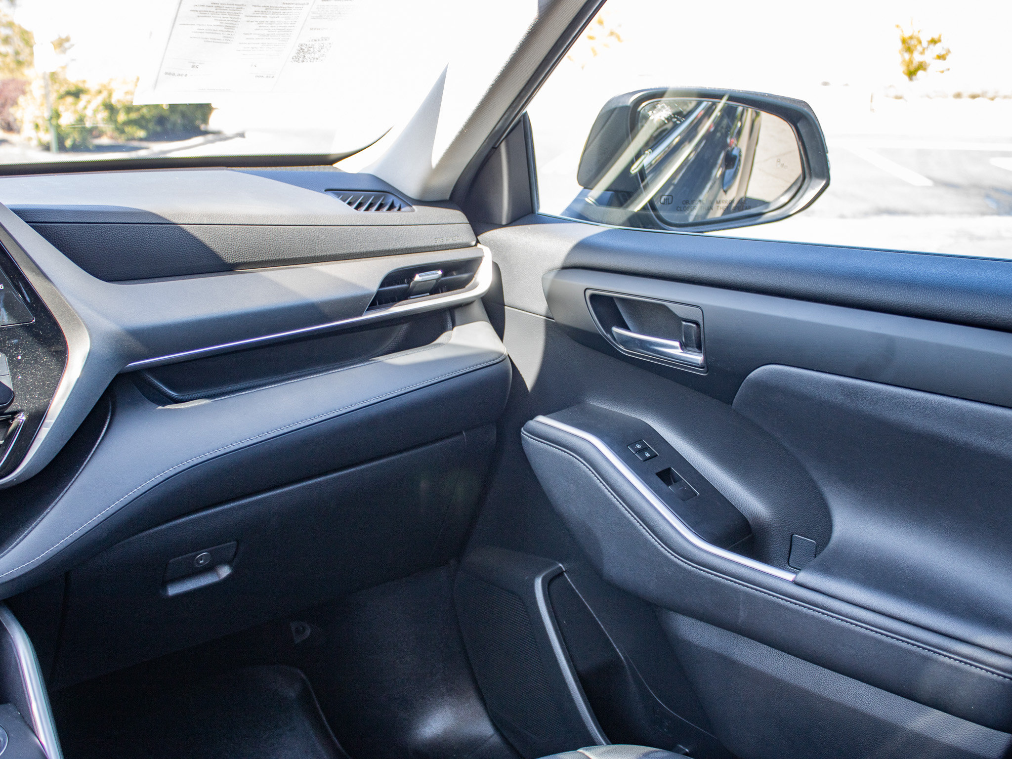 Used 2023 Toyota Highlander XLE AWD/4WD image 45