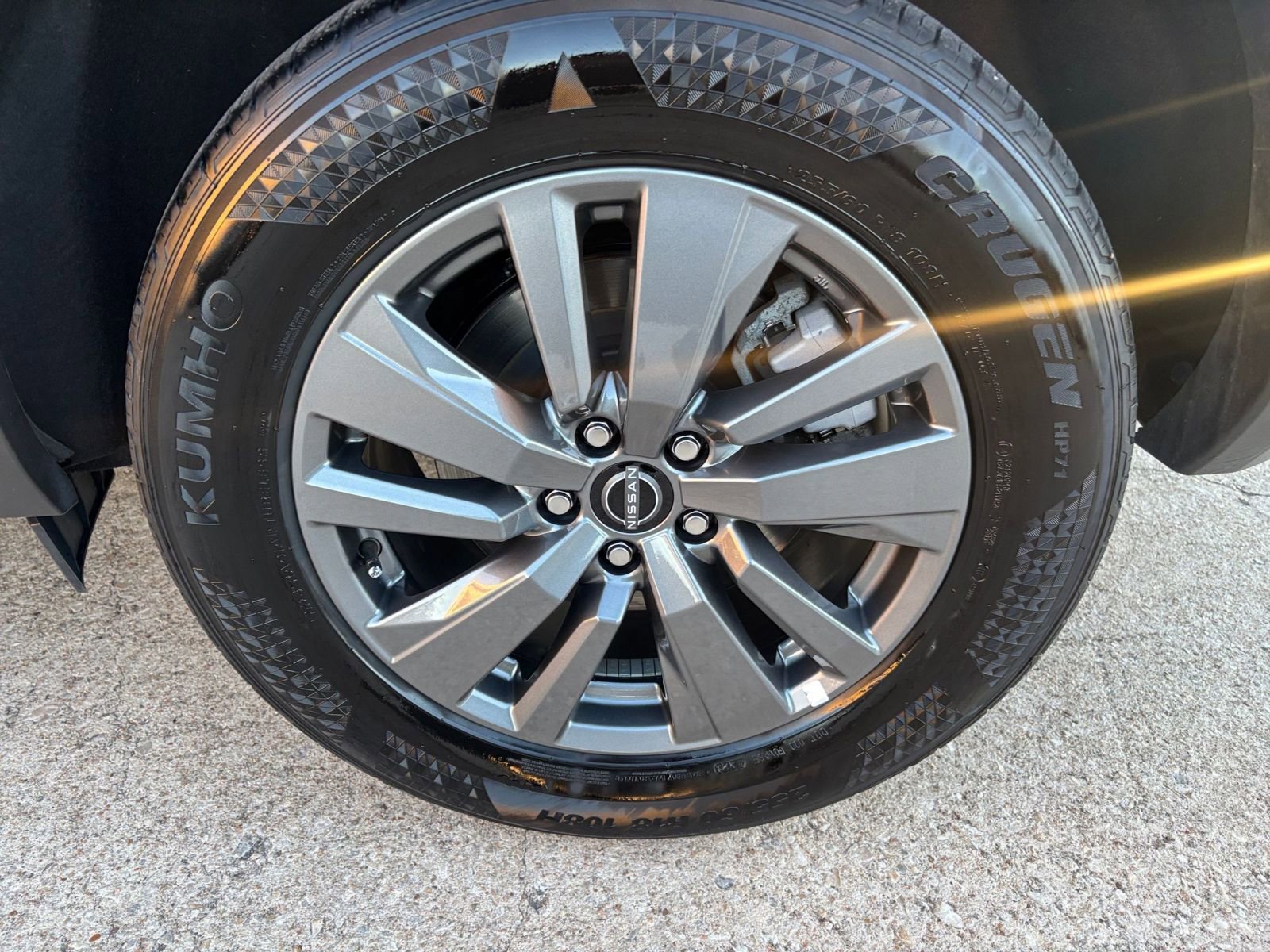 Used 2025 Nissan Pathfinder SV image 28