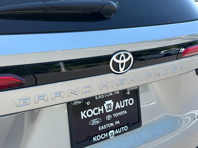 Used 2024 Toyota Grand Highlander AWD image 17