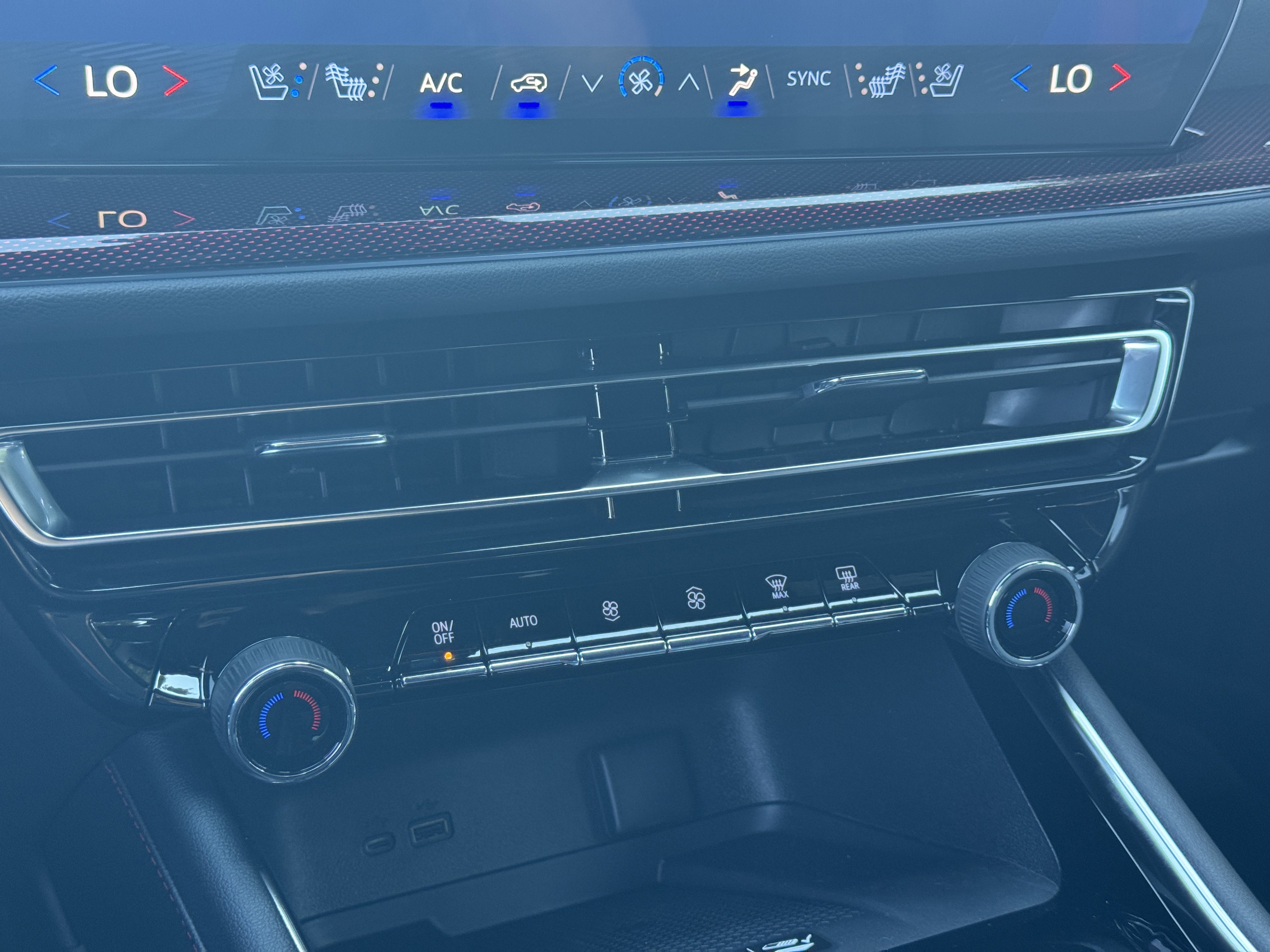 New 2026 Chevrolet Traverse RS w/ LPO, Floor Liner Package image 24