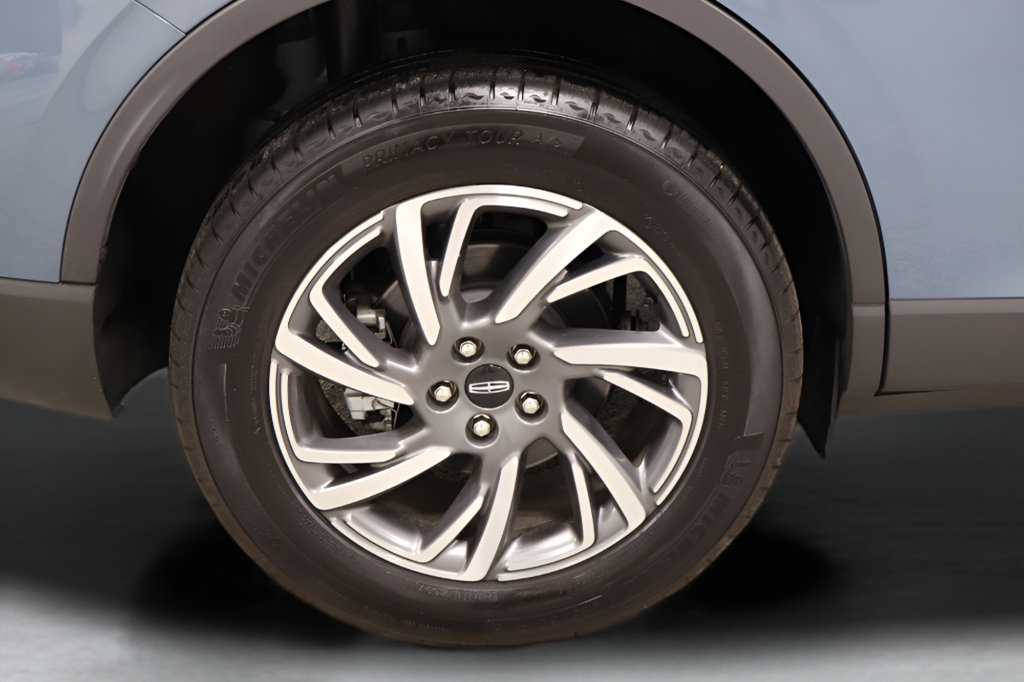 Used 2024 Lincoln Corsair AWD w/ Towing Package image 37