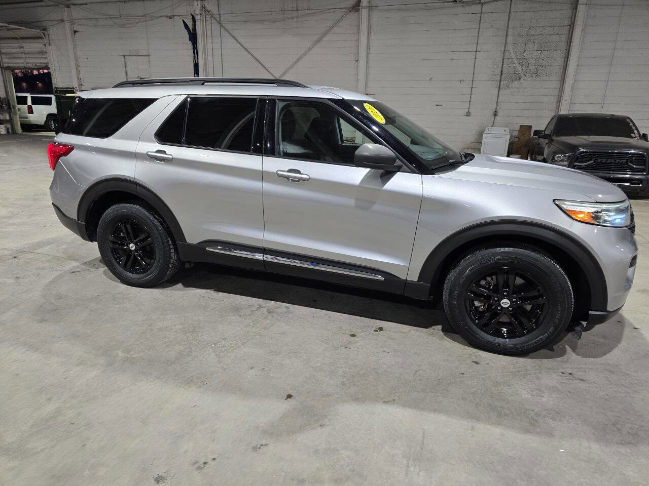 Used 2020 Ford Explorer XLT w/ Comfort Package image 17