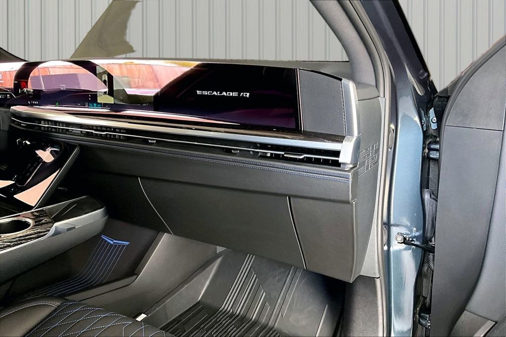 Used 2026 Cadillac Escalade IQ Sport 1 w/ LPO, ONYX Package AWD/4WD image 12