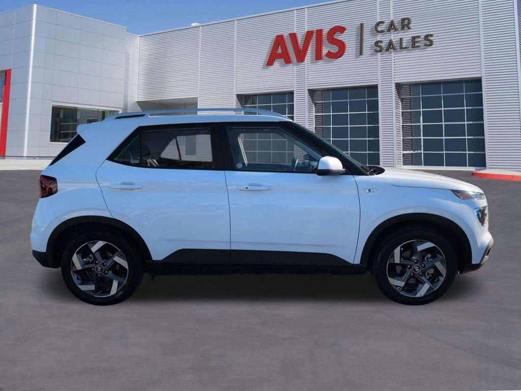 Used 2025 Hyundai Venue SEL FWD image 5