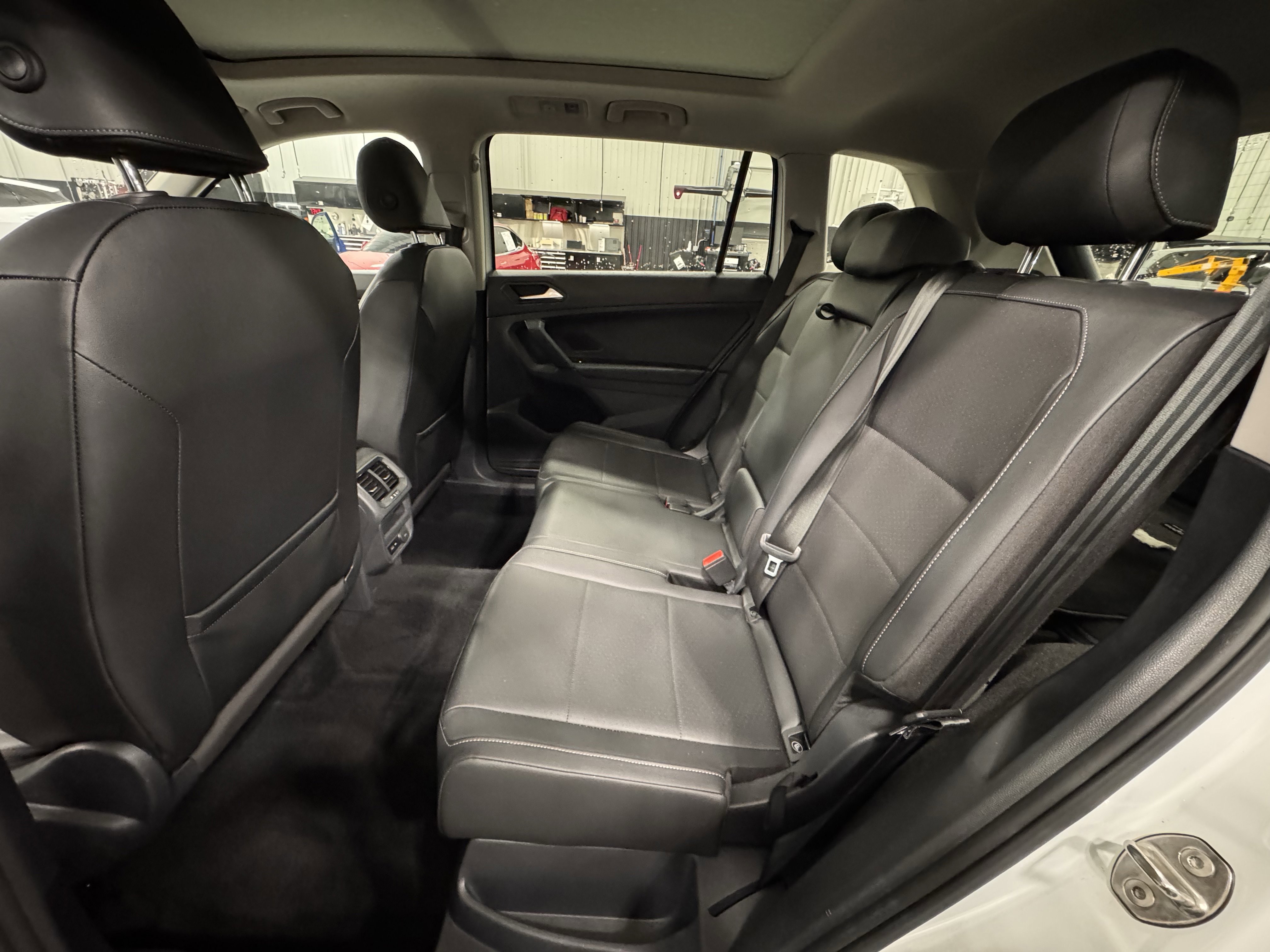 Used 2019 Volkswagen Tiguan SE w/ Panoramic Sunroof Package image 21