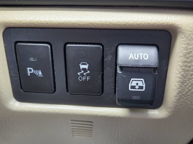 Used 2019 Toyota Sequoia Limited w/ Safety & Convenience Package RWD image 23