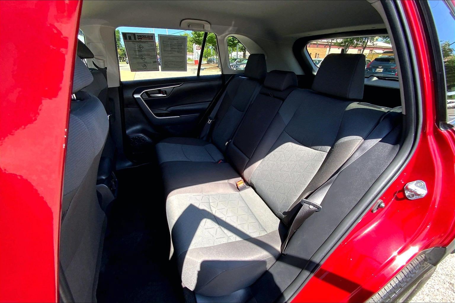 Used 2025 Toyota RAV4 XLE AWD/4WD image 30
