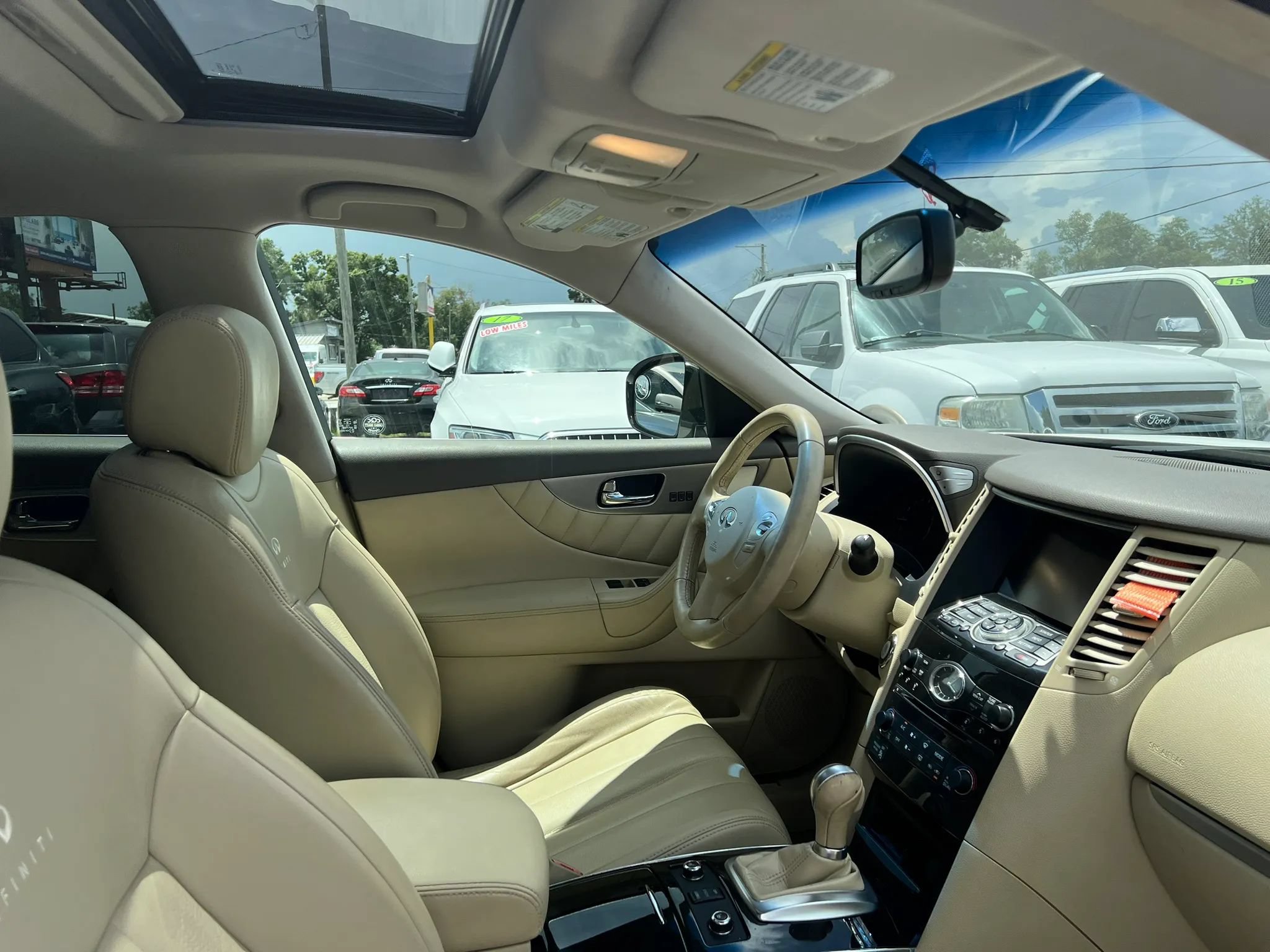 Used 2014 INFINITI QX70 AWD w/ Premium Package image 18