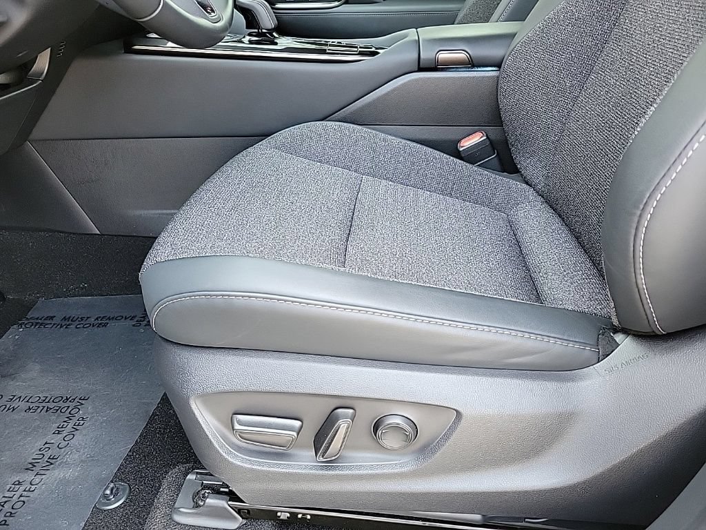 Used 2024 Toyota Crown AWD/4WD image 11