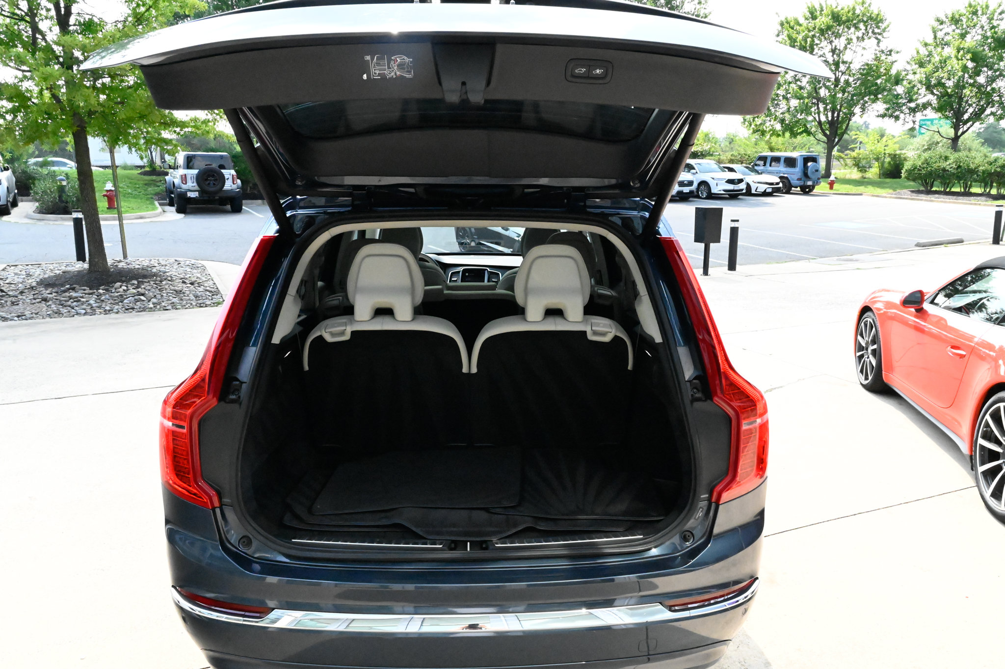Used 2023 Volvo XC90 B6 Plus AWD/4WD image 45