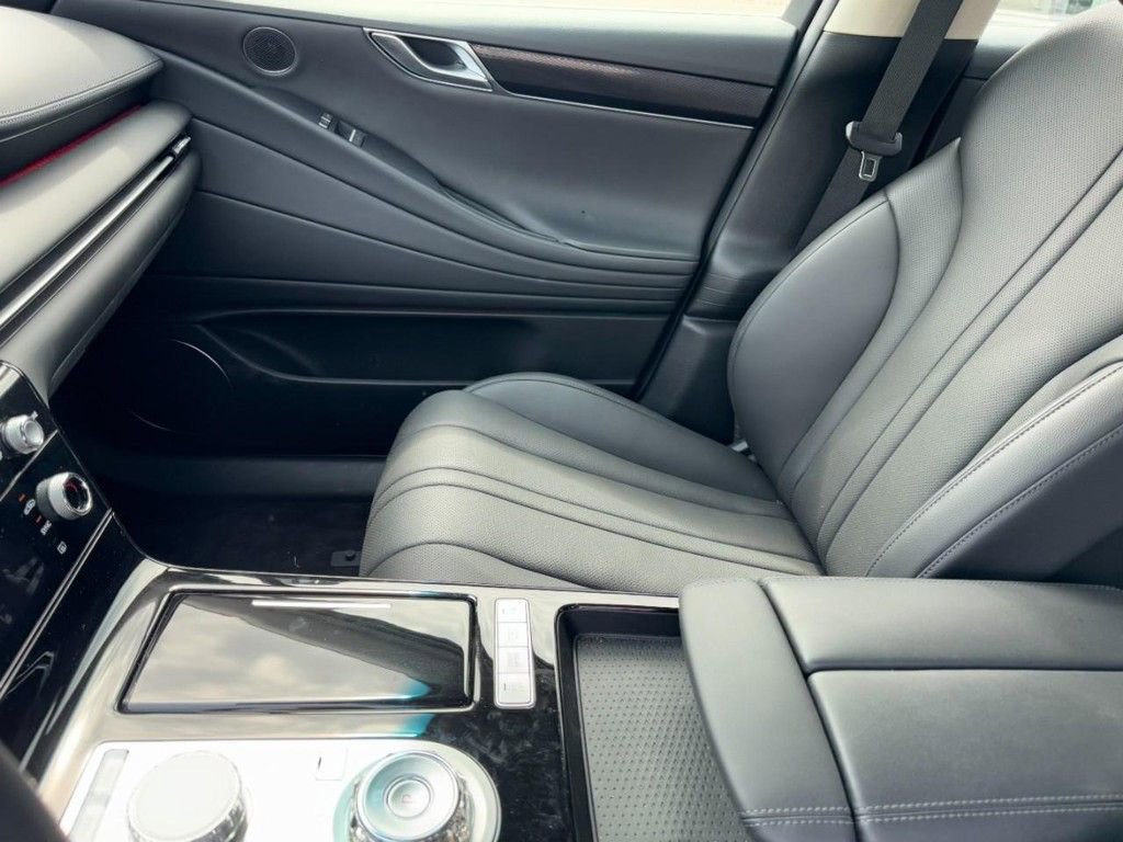 Certified 2025 Genesis G80 2.5T image 13