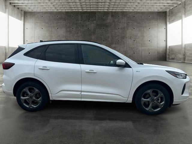 Used 2023 Ford Escape ST-Line Select w/ Tech Pack #2 AWD/4WD image 4