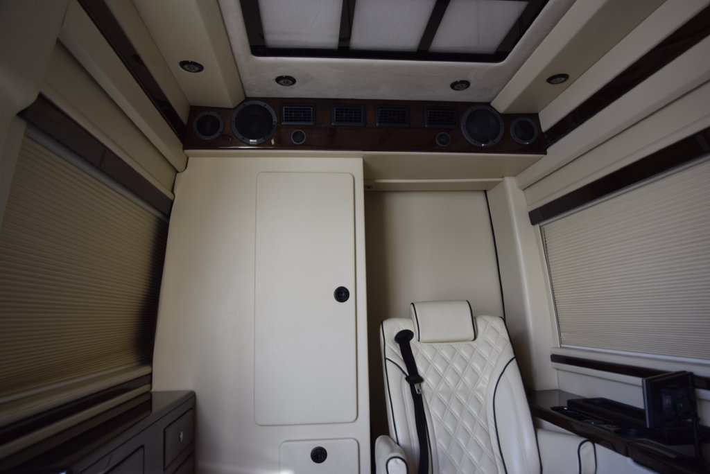 Used 2017 Mercedes-Benz Sprinter 2500 image 12