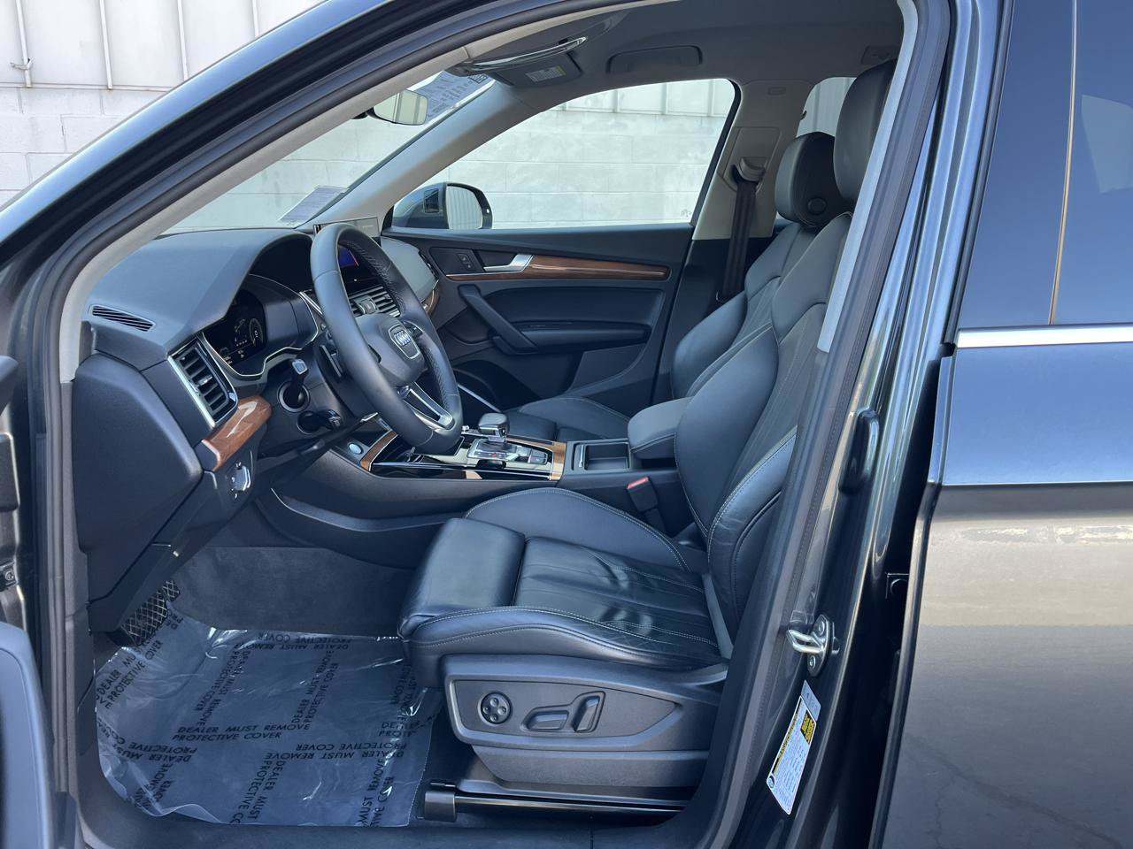 Used 2022 Audi Q5 e Premium AWD/4WD image 3
