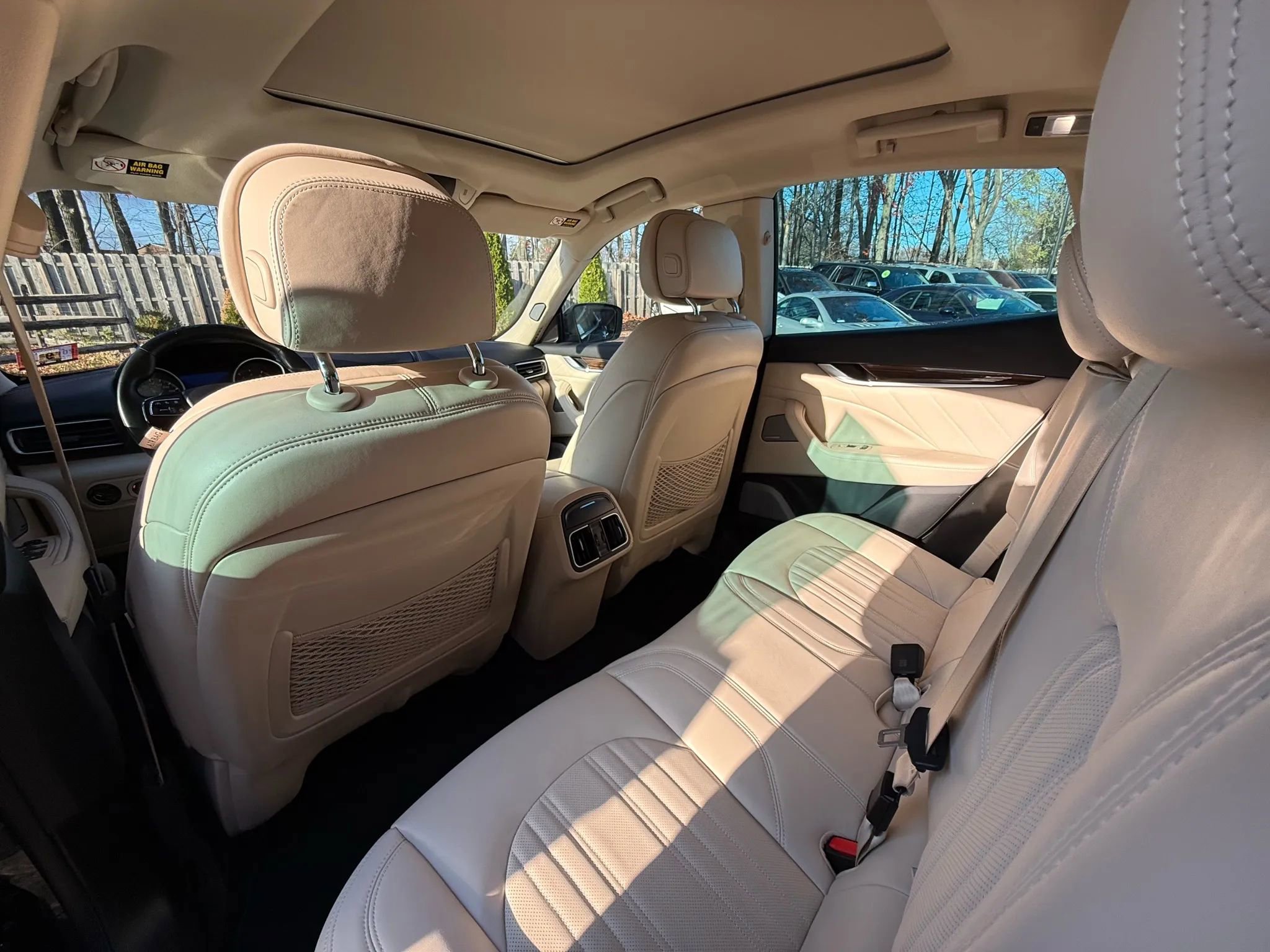 Used 2019 Maserati Levante GranLusso image 19