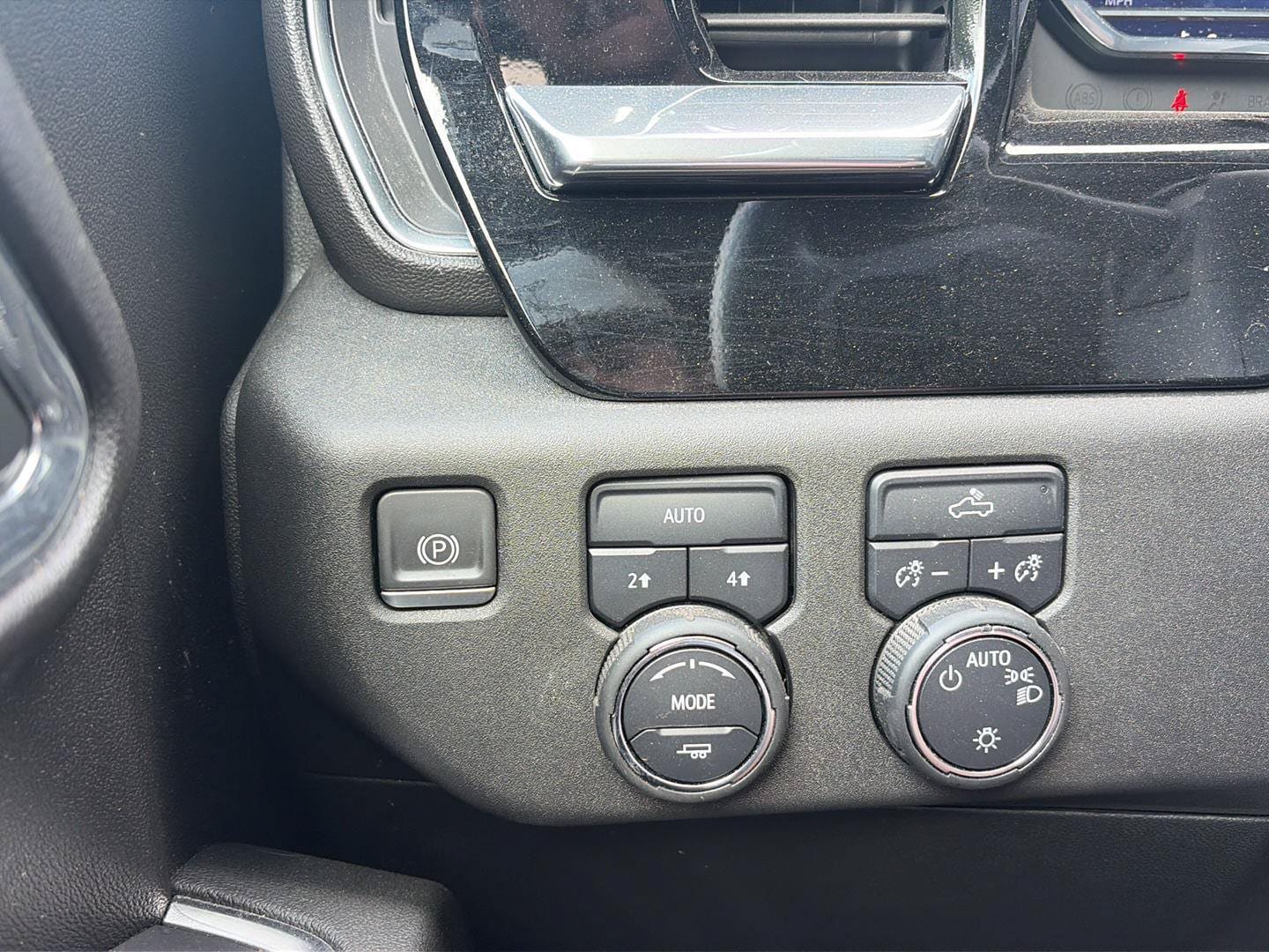 Used 2023 Chevrolet Silverado 1500 LT AWD/4WD image 16