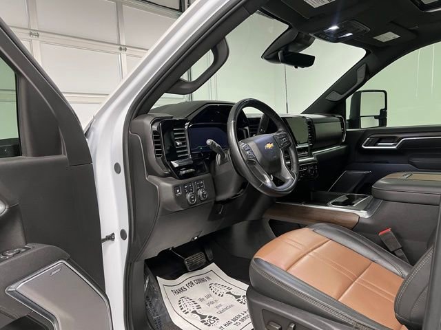 Used 2025 Chevrolet Silverado 3500 High Country w/ Technology Package image 16