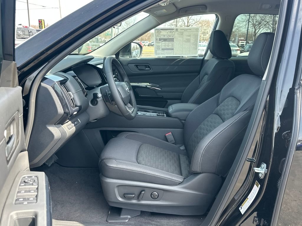 New 2026 Nissan Pathfinder SV image 9