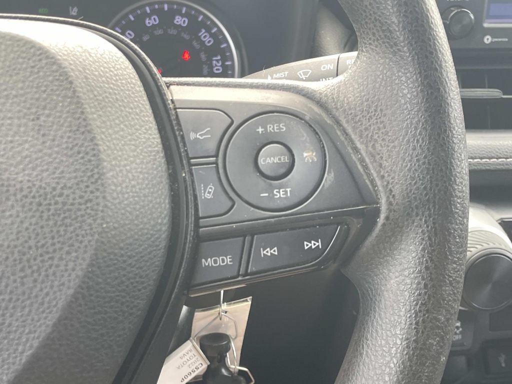 Used 2022 Toyota RAV4 LE FWD image 21