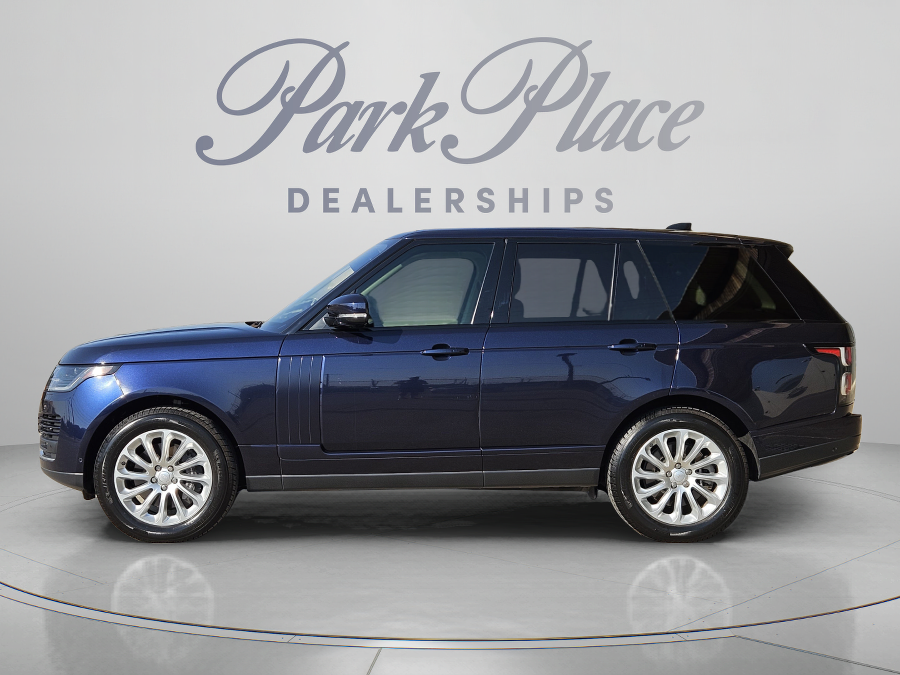 Used 2018 Land Rover Range Rover HSE AWD/4WD image 2