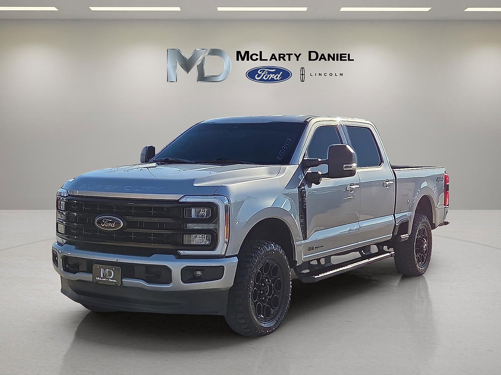 Used 2023 Ford F250 XLT w/ Black Appearance Package image 2