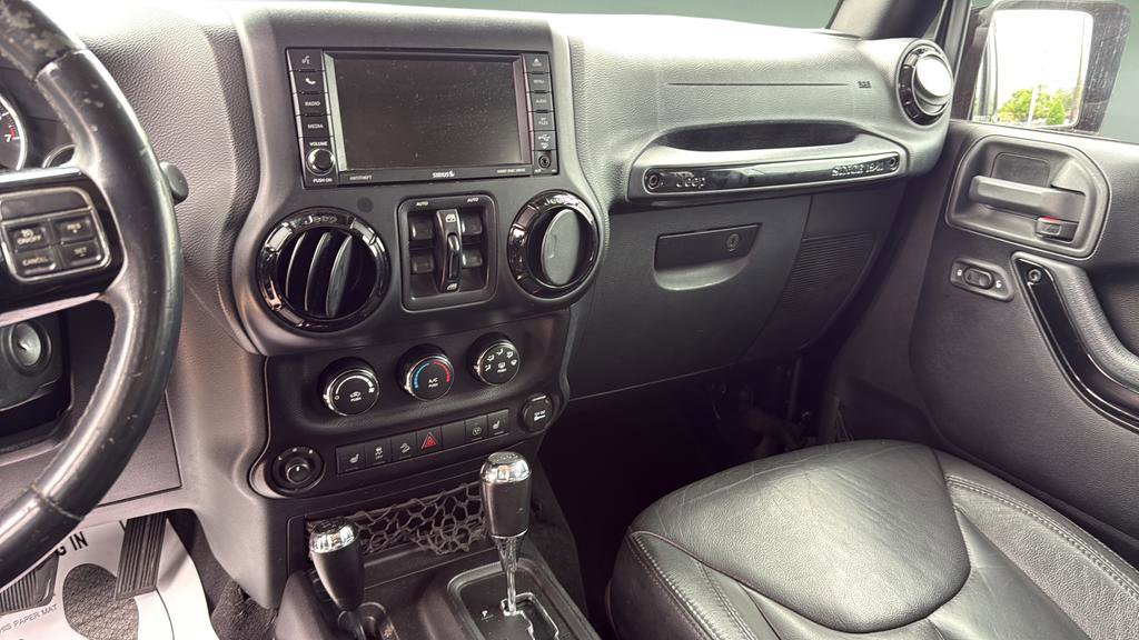 Used 2015 Jeep Wrangler Unlimited Sahara AWD/4WD image 11