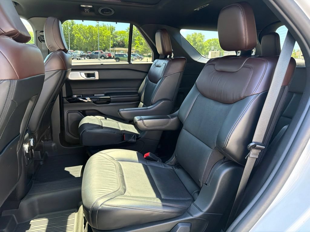 Used 2021 Ford Explorer Platinum AWD/4WD image 14