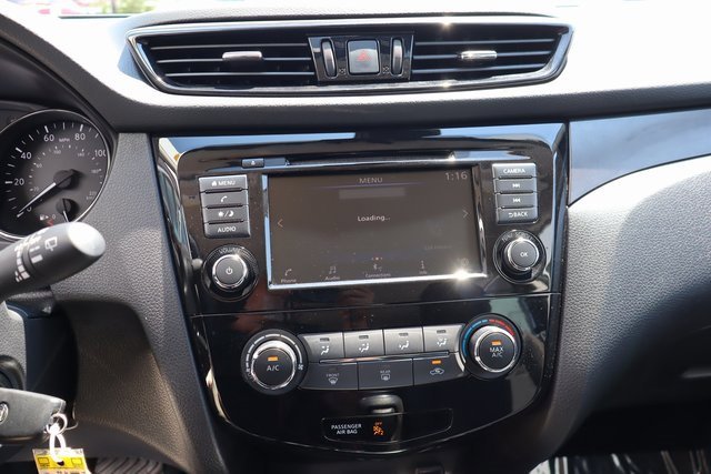 Used 2022 Nissan Rogue Sport S image 32