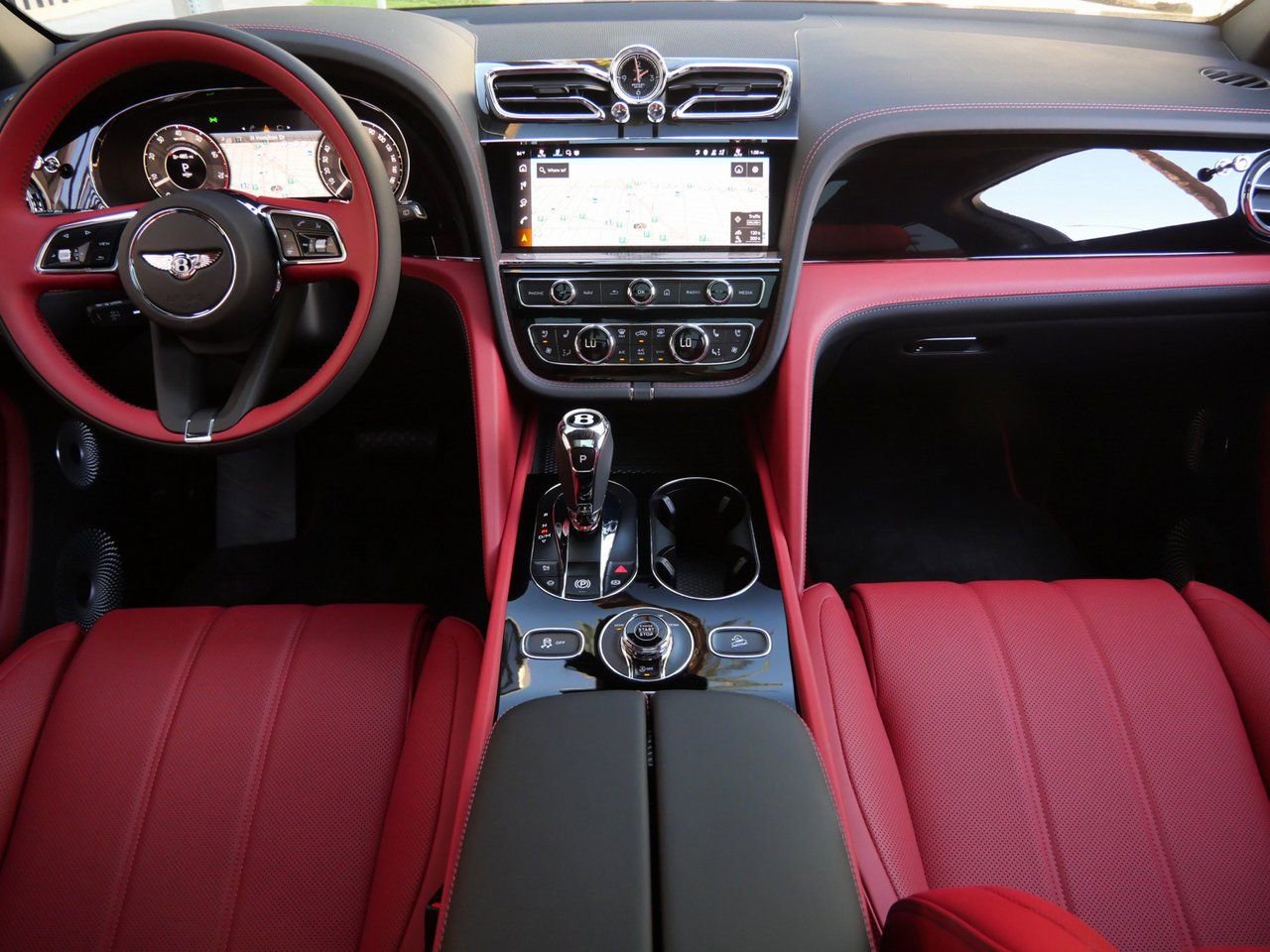 Used 2025 Bentley Bentayga Extended Wheelbase AWD/4WD image 4