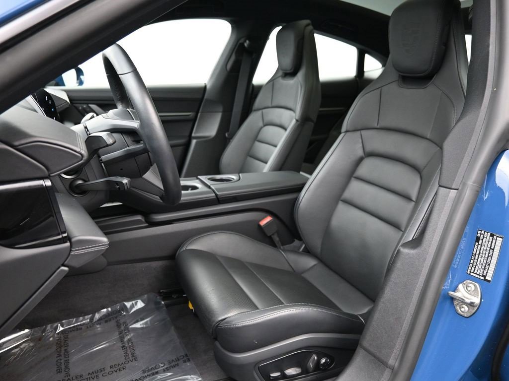 Used 2025 Porsche Taycan image 4