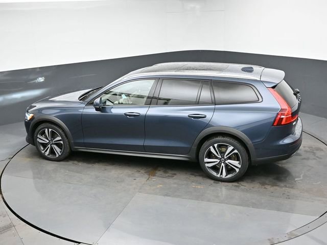 Used 2023 Volvo V60 B5 Cross Country Plus image 45