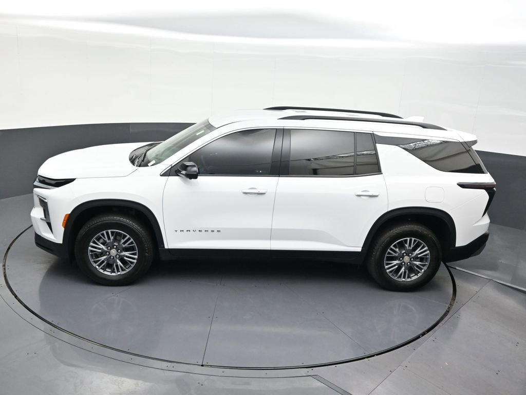 Used 2025 Chevrolet Traverse LT w/ Driver Confidence Package FWD image 18