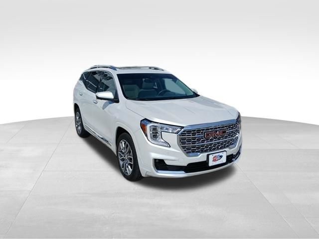 Certified 2022 GMC Terrain Denali w/ Denali Premium Package AWD/4WD image 7