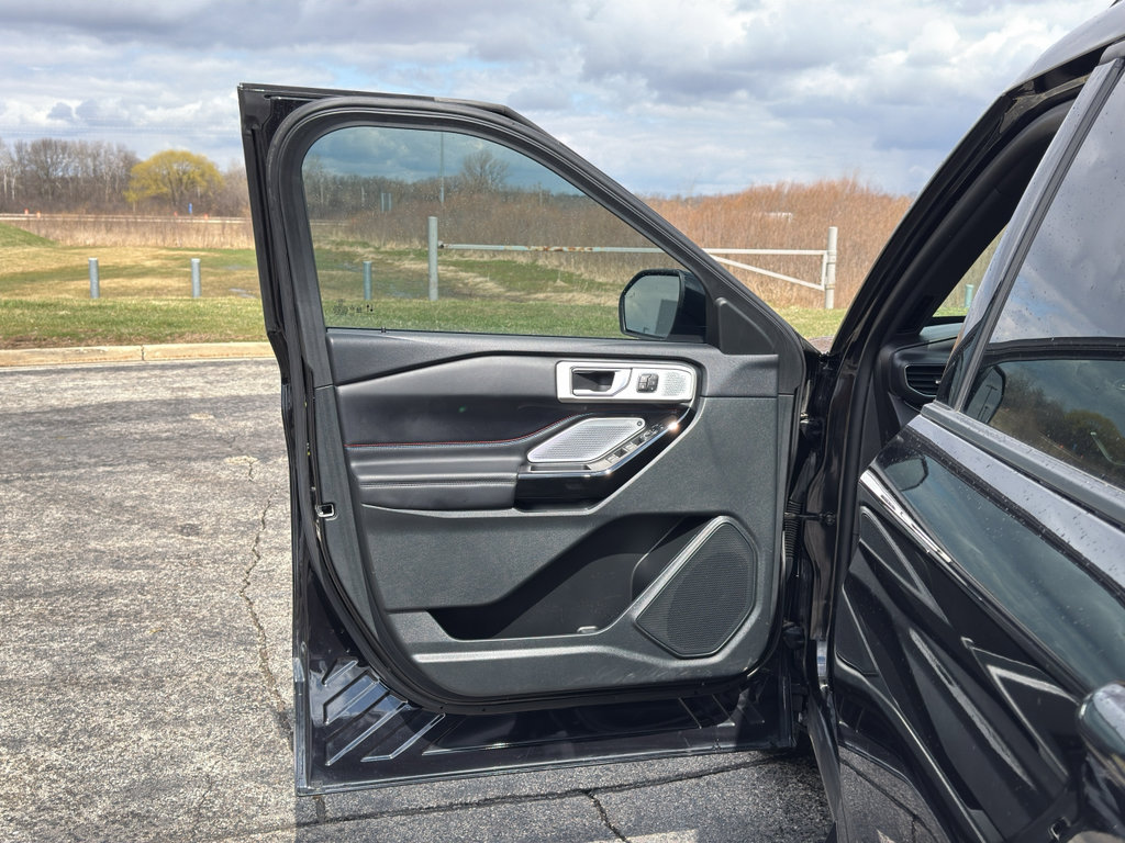 Used 2023 Ford Explorer ST w/ Technology Package image 11