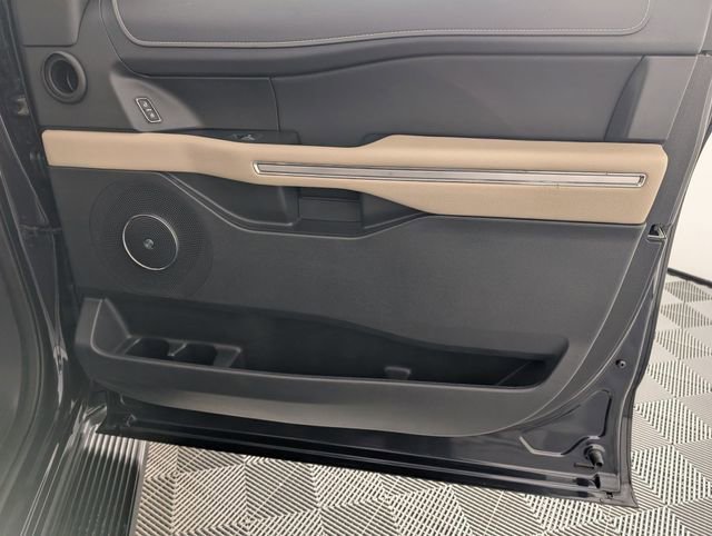 Used 2024 Ford Expedition Limited image 37