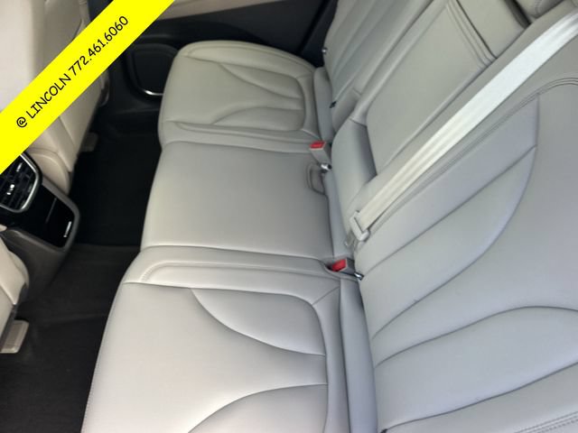 Used 2022 Ford Explorer Platinum w/ Equipment Group 601A AWD/4WD image 14