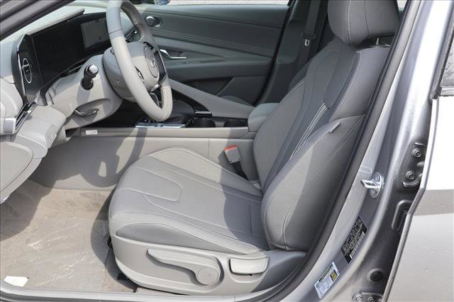New 2025 Hyundai Elantra SEL image 11