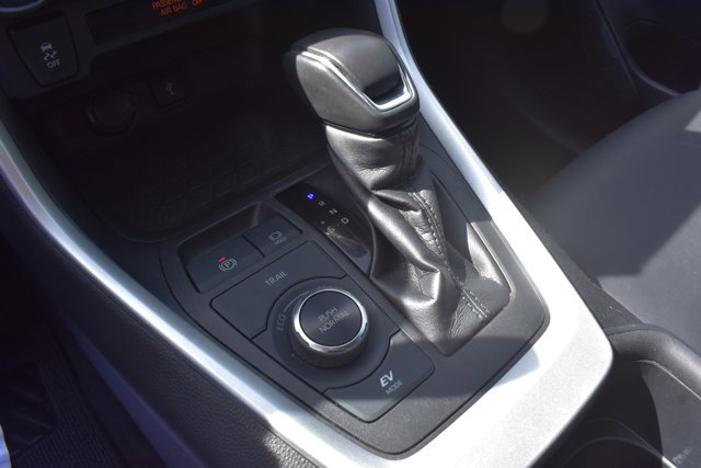 Used 2022 Toyota RAV4 XLE Premium image 28