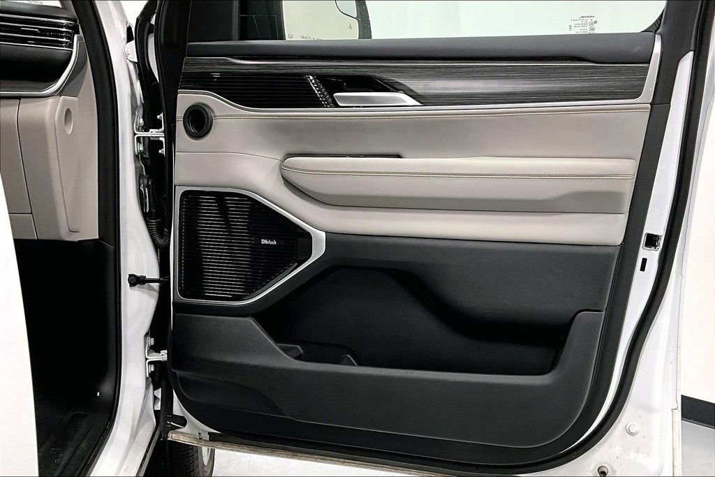 Used 2024 Jeep Wagoneer L Series III w/ Premium Group I image 23