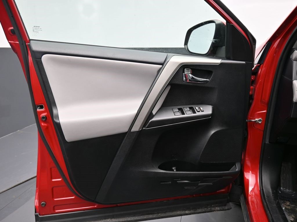 Used 2017 Toyota RAV4 XLE w/ Premium Extra Value Package image 30