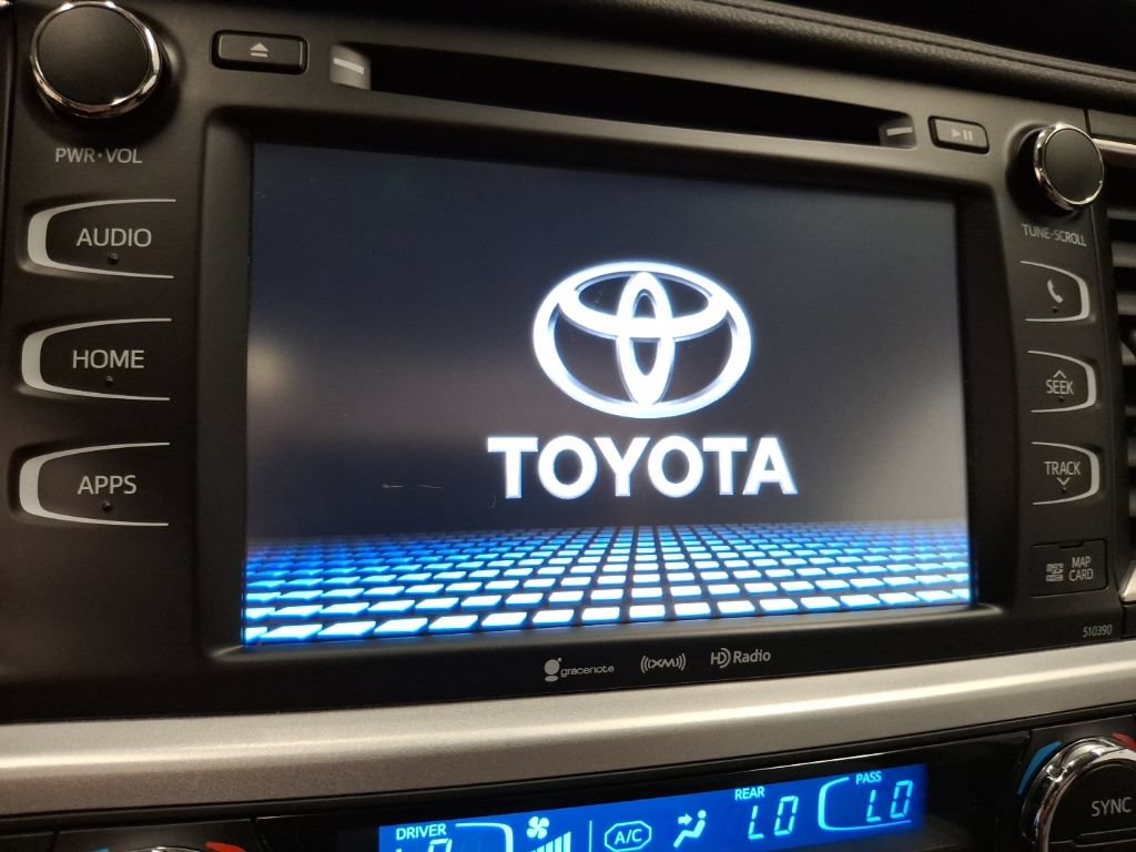 Used 2019 Toyota Highlander XLE AWD/4WD image 23