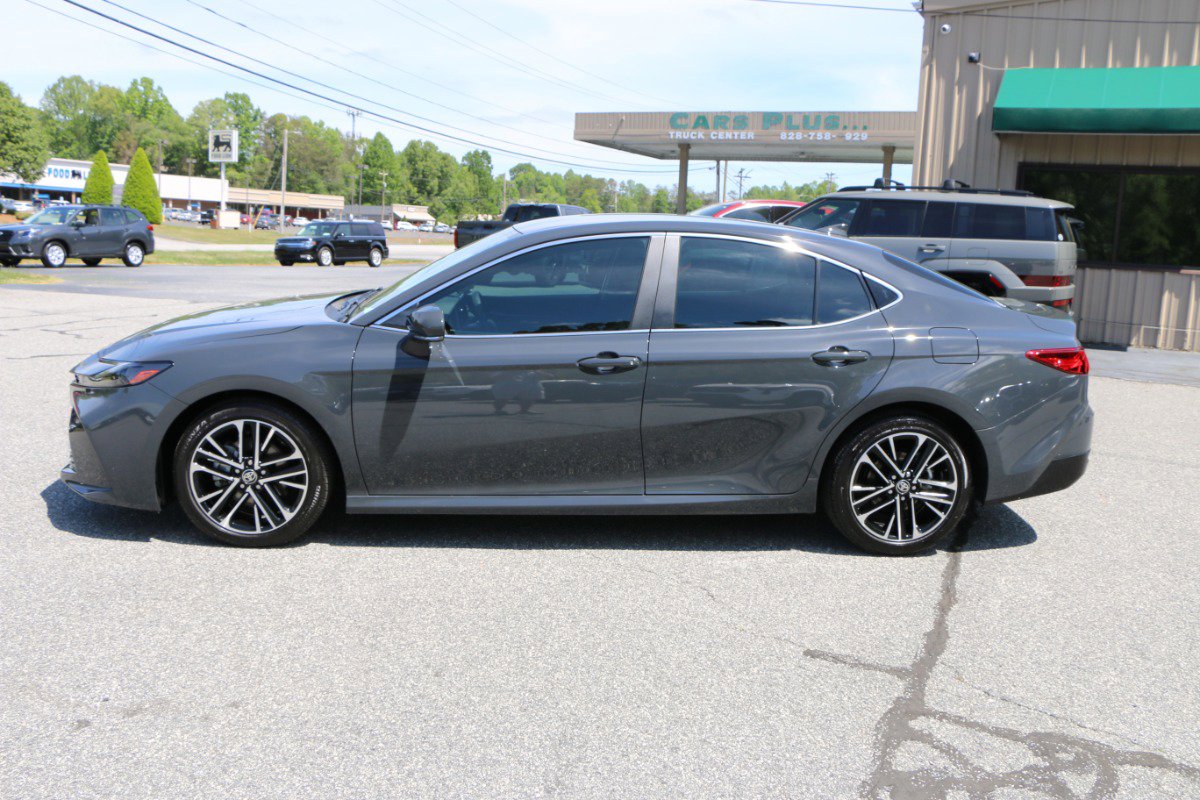 Used 2025 Toyota Camry XLE FWD image 2