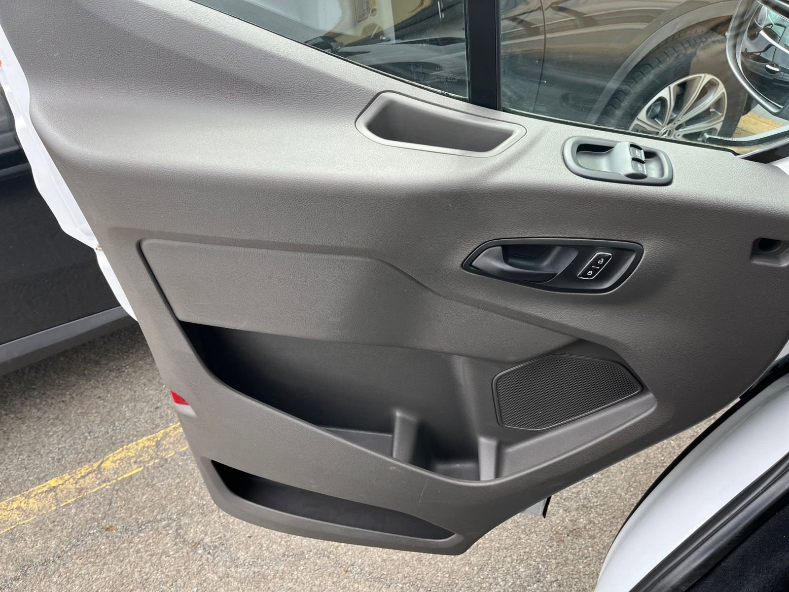 Used 2023 Ford Transit 350 XLT image 18