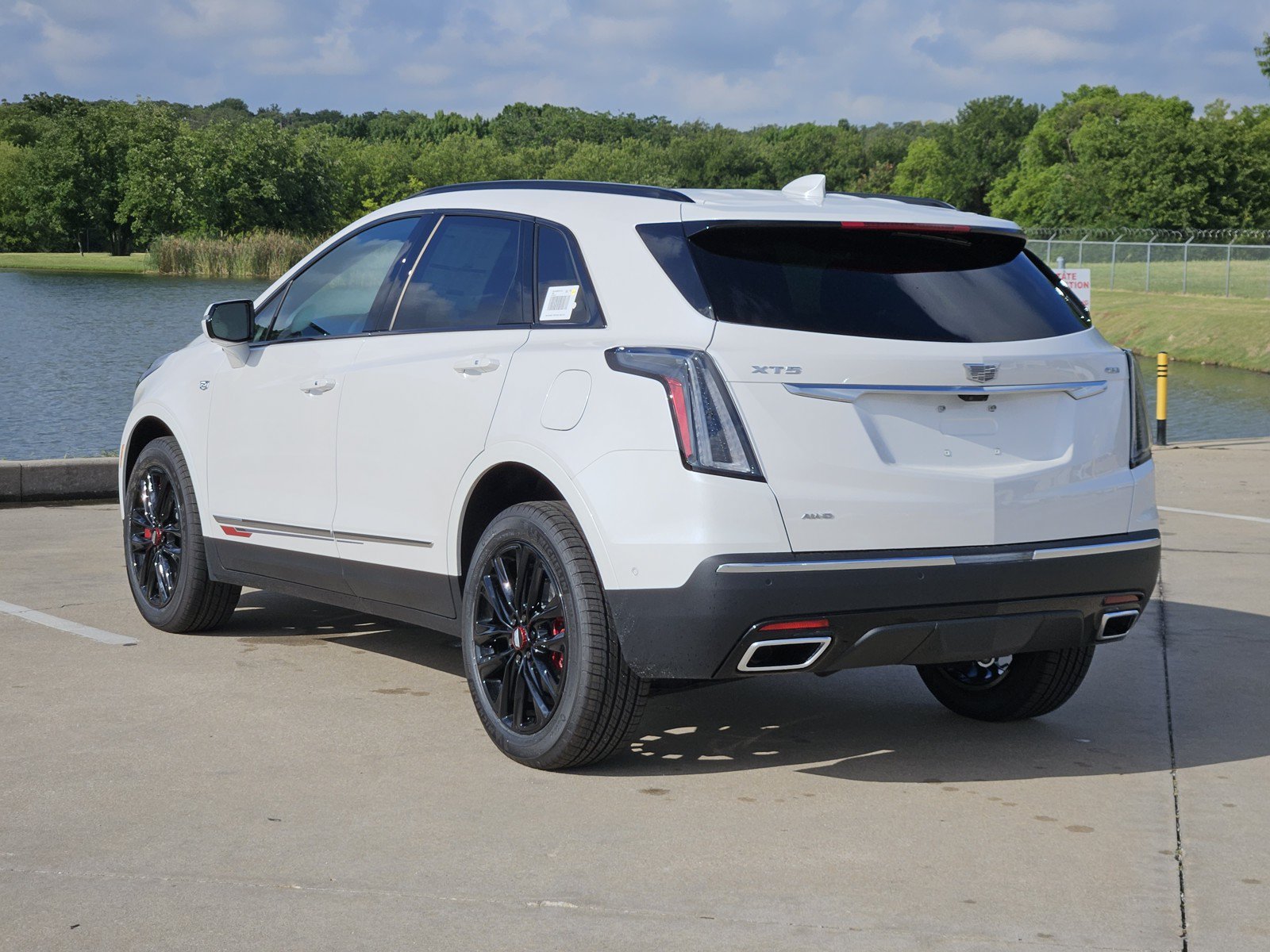 New 2026 Cadillac XT5 Sportv w/ LPO, Red Accent Package AWD/4WD image 4