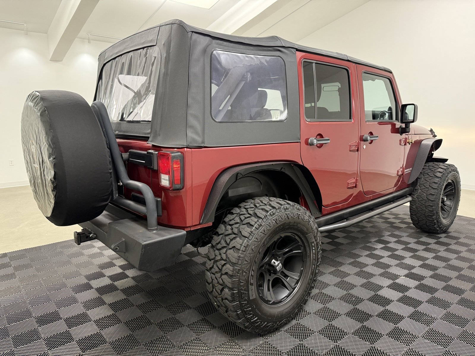 Used 2012 Jeep Wrangler Unlimited Rubicon w/ Connectivity Group image 9
