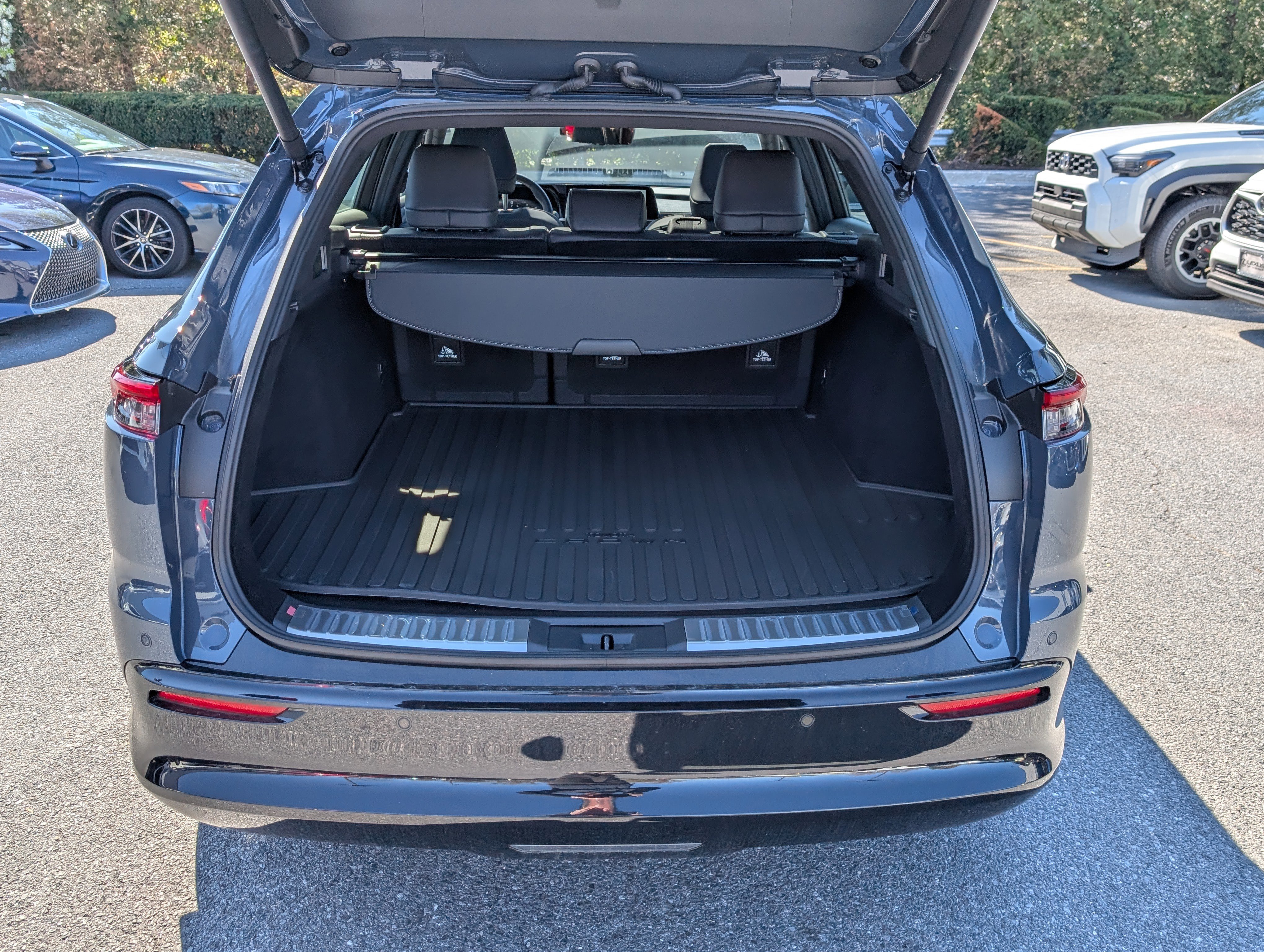 Used 2025 Toyota Crown Signia w/ Advanced Technology Package image 13