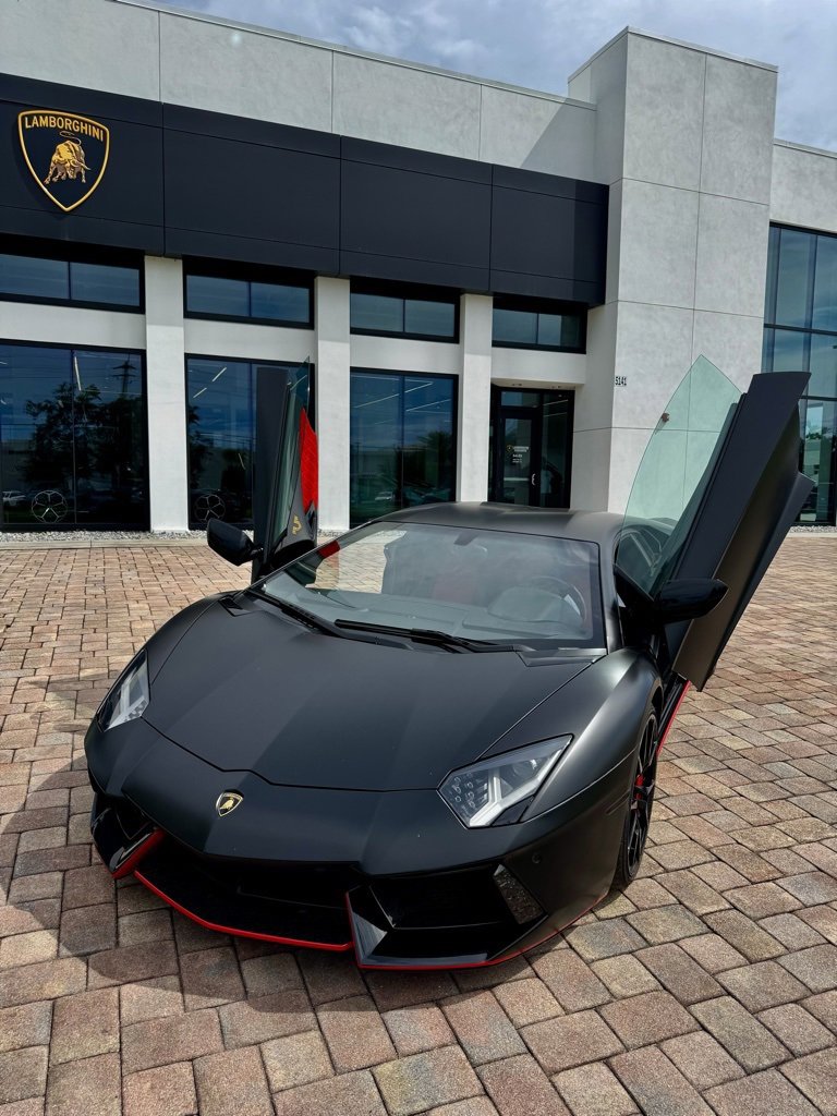 Used 2015 Lamborghini Aventador LP 700-4 image 3