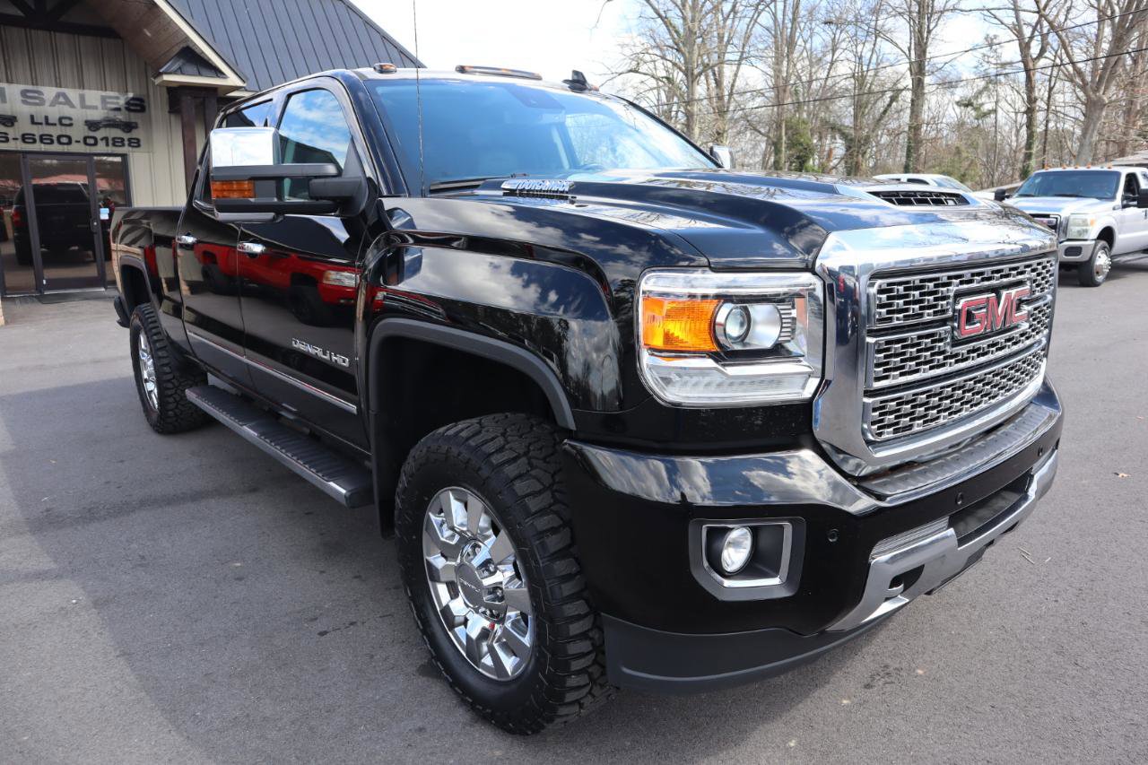 Used 2019 GMC Sierra 2500 Denali w/ Duramax Plus Package image 3