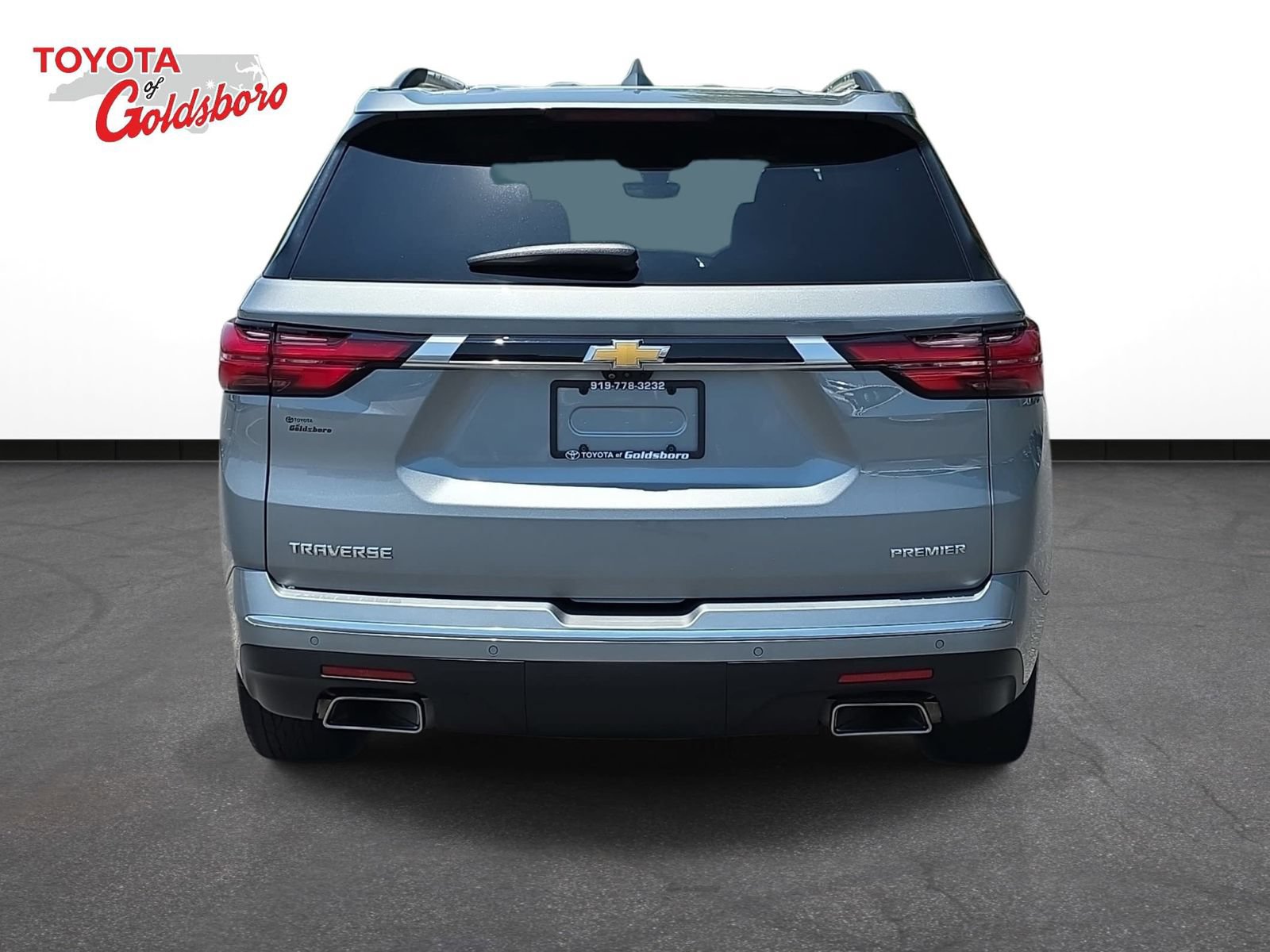 Used 2023 Chevrolet Traverse Premier FWD image 6